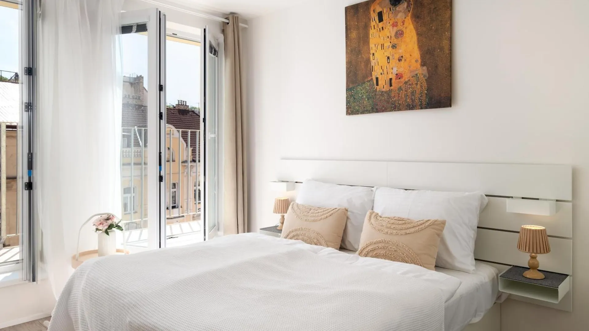 Three Bedroom Aparment With Terrace By Prague Days