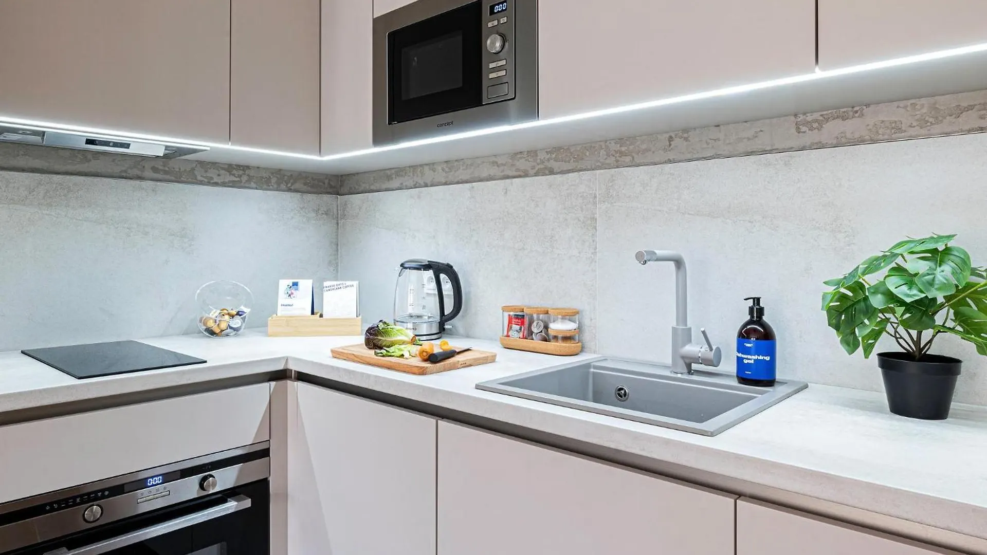 Three Bedroom Aparment With Terrace By Prague Days Apartman