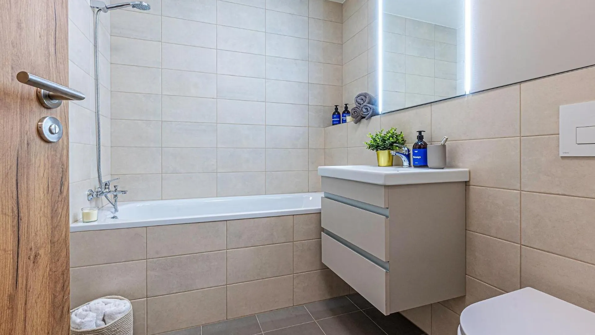 Three Bedroom Aparment With Terrace By Prague Days 0*,  Csehország