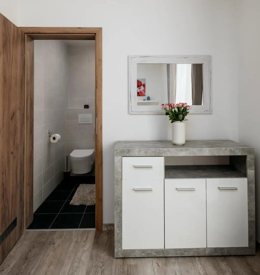 Three Bedroom Aparment With Terrace By Prague Days 0*,