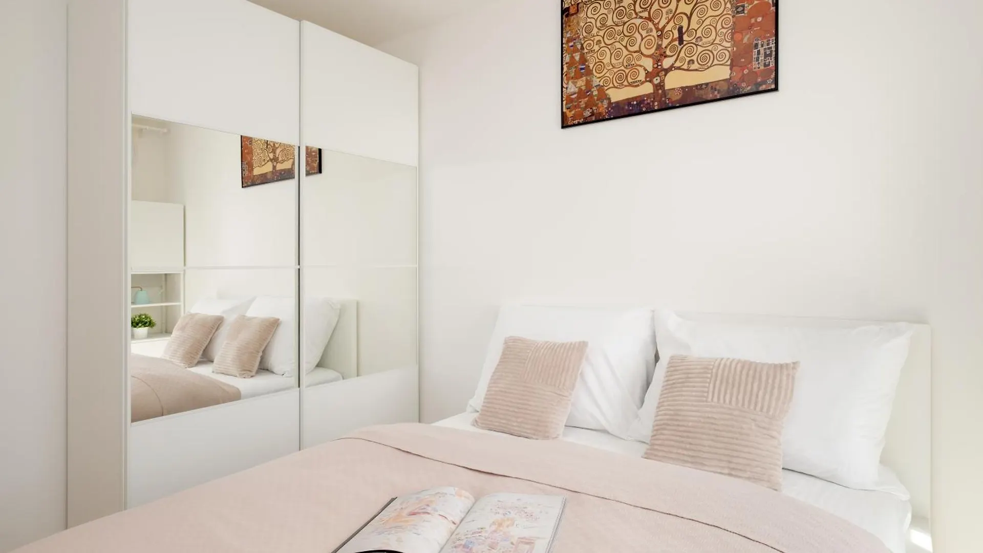 Three Bedroom Aparment With Terrace By Prague Days 0*,