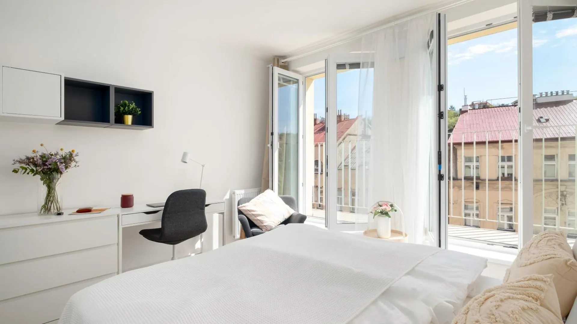 Three Bedroom Aparment With Terrace By Prague Days