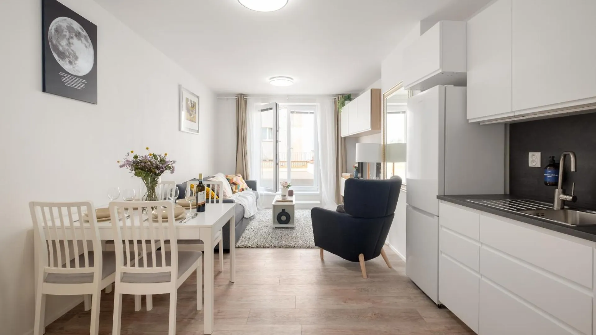 Apartment Three Bedroom Aparment With Terrace By Prague Days