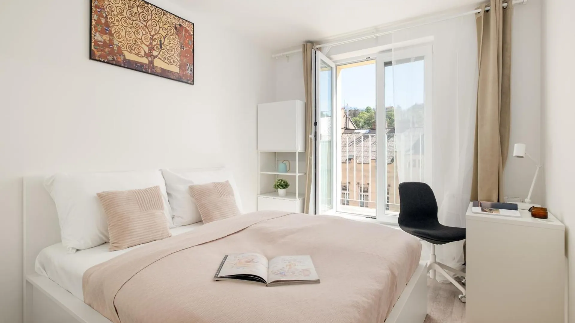 Three Bedroom Aparment With Terrace By Prague Days