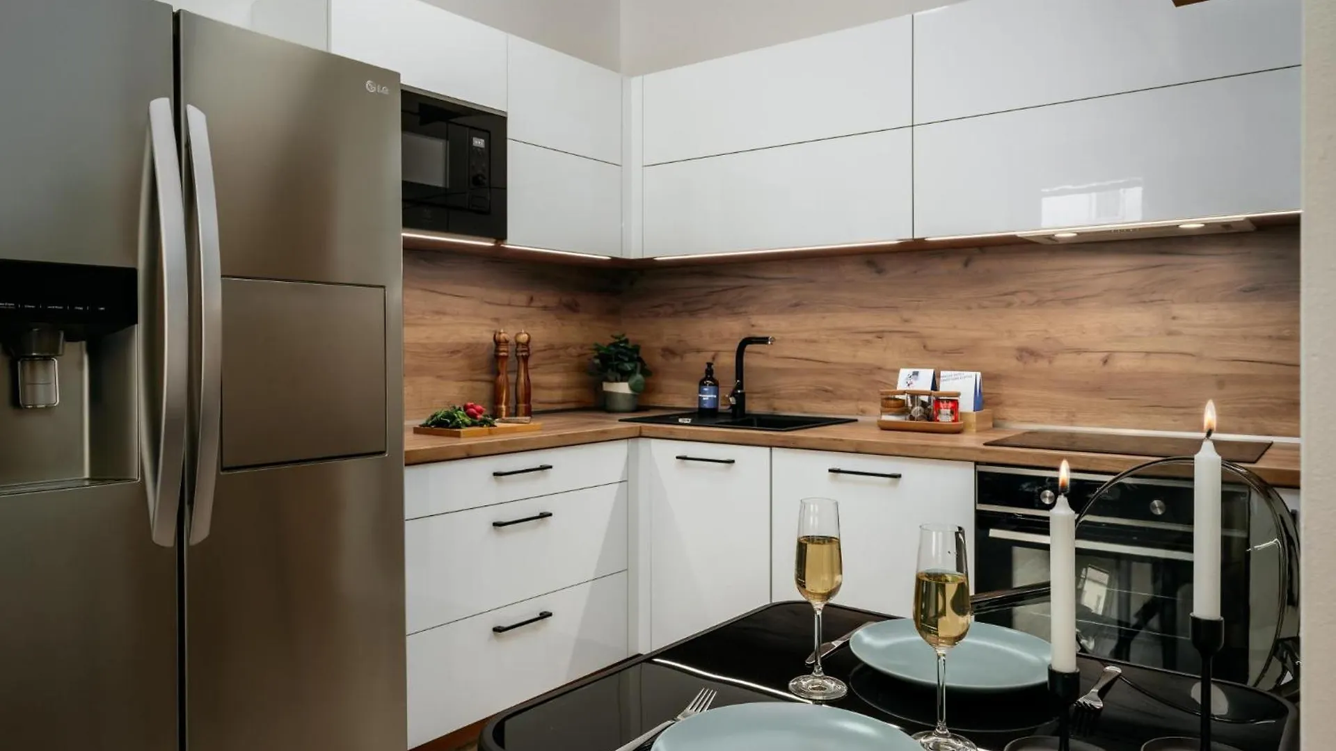 Three Bedroom Aparment With Terrace By Prague Days Apartment