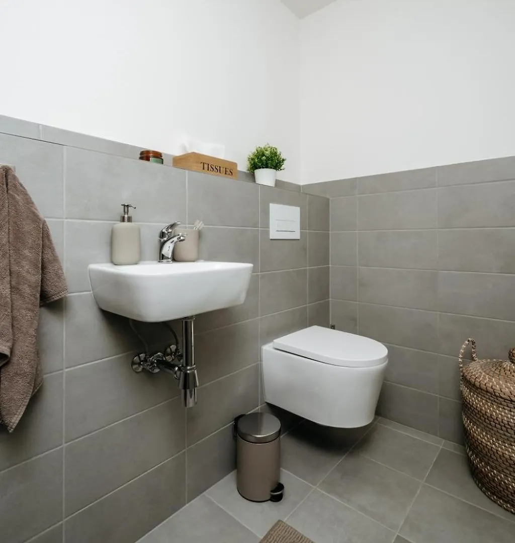 Three Bedroom Aparment With Terrace By Prague Days