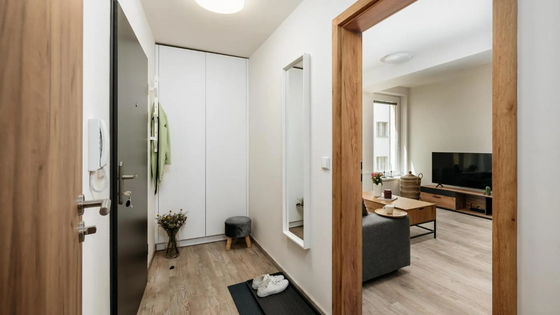 Three Bedroom Aparment With Terrace By Prague Days Apartment